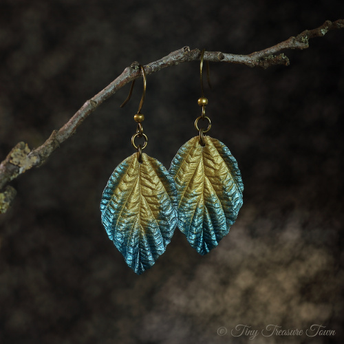 Handgemachte Ohrringe "Verzauberte Blätter" Bronze mit türkisblauer Spitze und zartem Schimmer-31